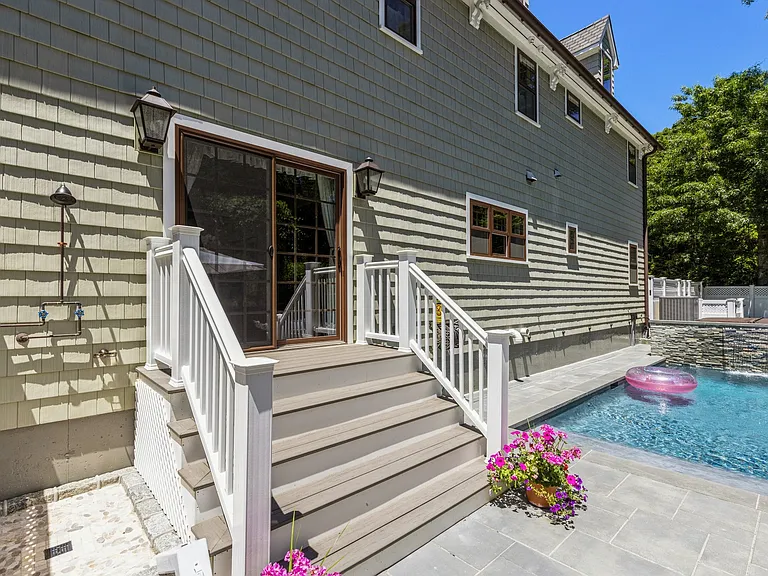 6 Beach Ave — Photo 27