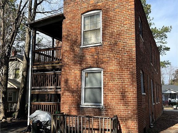 3rd image of 1703 Oakdale Ave