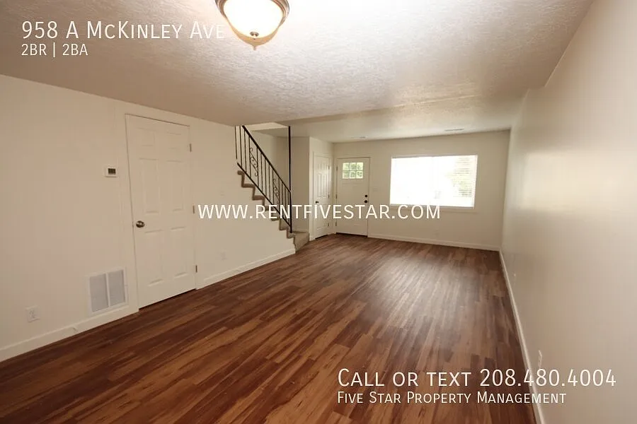 Spacious McKinley Townhome Available! — Photo 4
