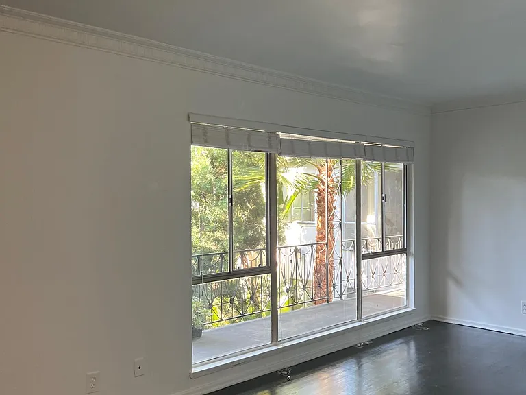 2269 N Beachwood Dr #202 — Photo 3