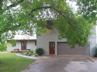 105 Hegge Ct, Big Stone City, SD 57216