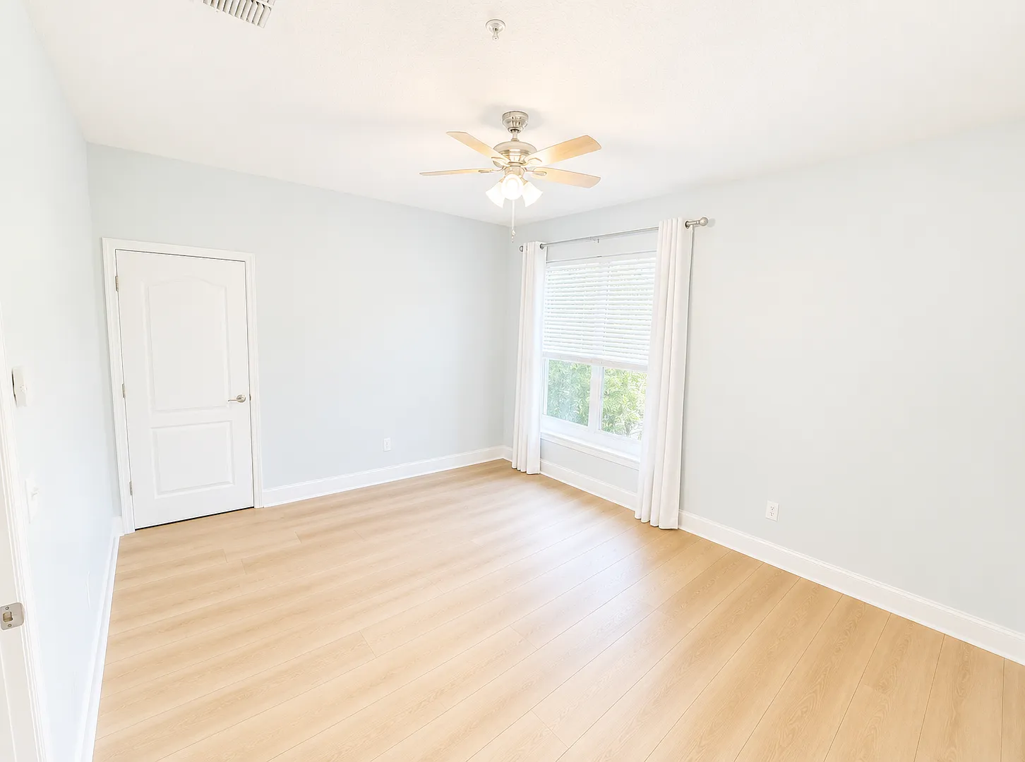 4 bed, 3.5 bath, 2142 sqft, $2,599 — Photo 2
