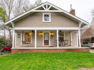 818 8th St NE, Hickory, NC 28601