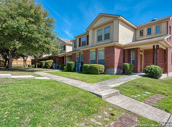 3rd image of 2527 Grayson Cir #2527