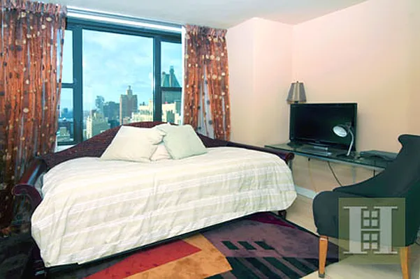 Rented by Halstead Real Estate | media 45