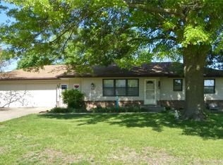413 E 8th St, Pella, IA 50219
