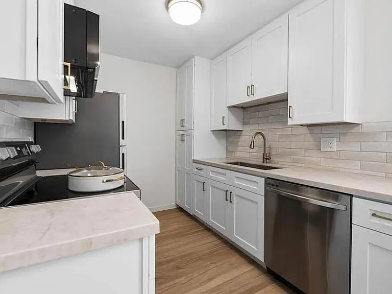 3825 Van Dyke Ave #3 — Photo 12