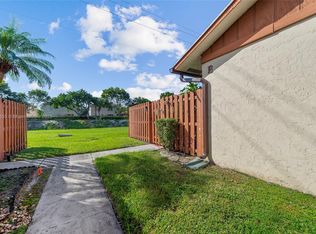 1101 Summit Place Cir APT B, West Palm Beach, FL 33415