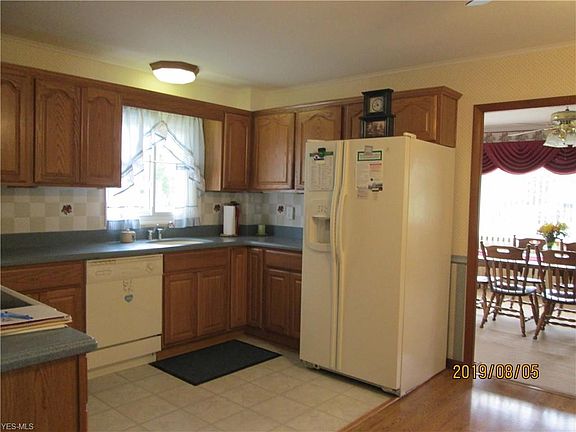 4th image of 4145 Oxford Dr