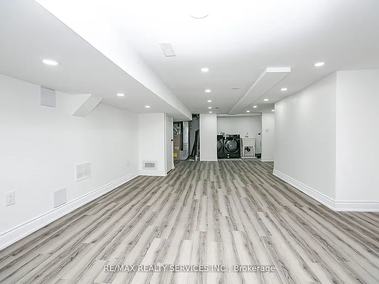 20 Somerset Ave E — Photo 35