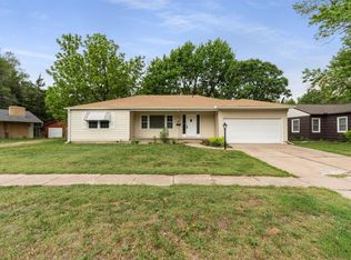 2425 E Glen Oaks Dr, Wichita, KS 67216