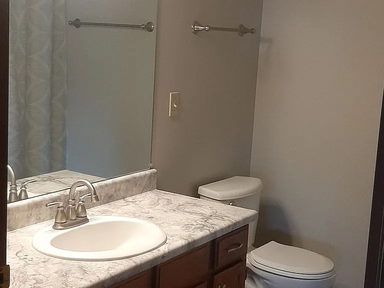 Riverbend East Apartments — Photo 11