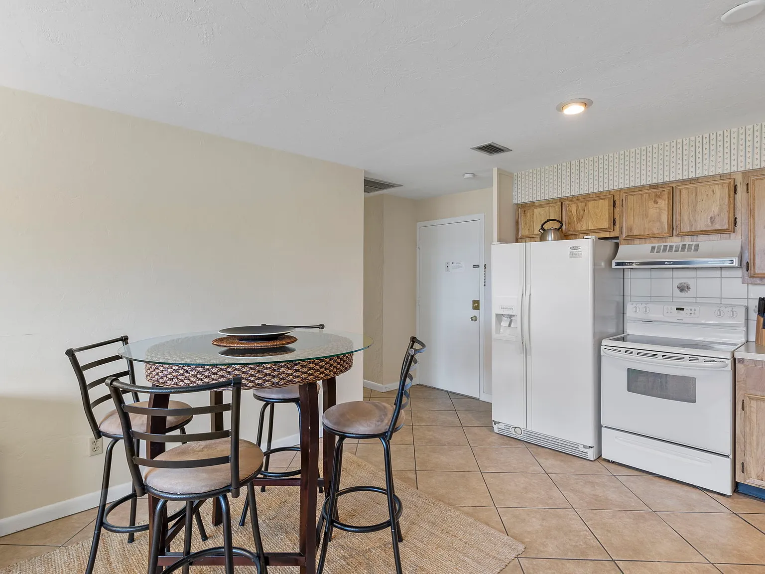 2 bed, 908 sqft, $2,000 — Photo 3