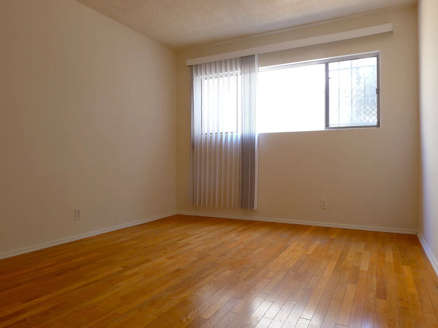 2 bed, 870 sqft, $3,250 — Photo 4