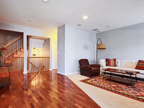 5th image of 210 Kensington Lane