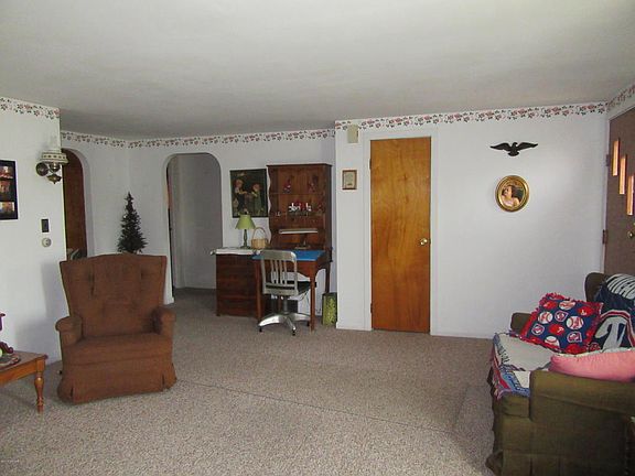 5th image of 390 E 5th Ave