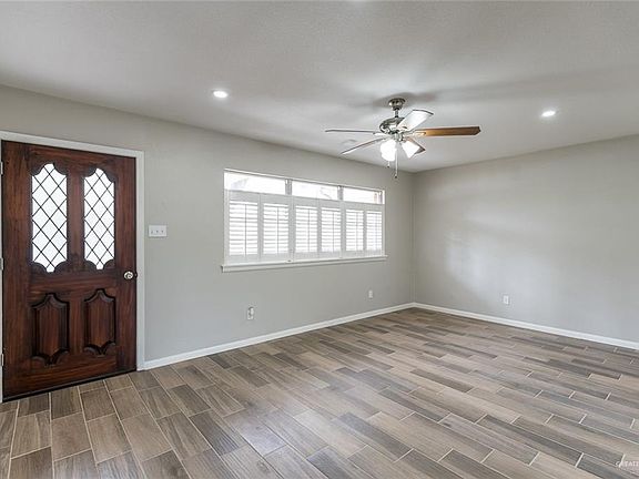 4th image of 1300 Gardenia Ave