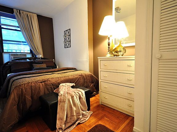 4th image of 212 E 12th St APT 2A