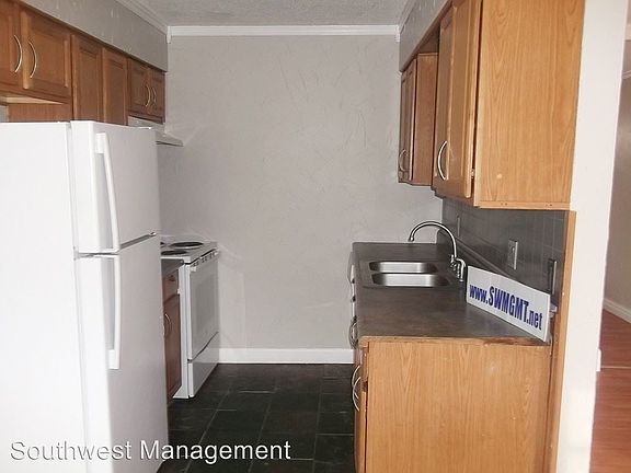5th image of 214 E Kansas St