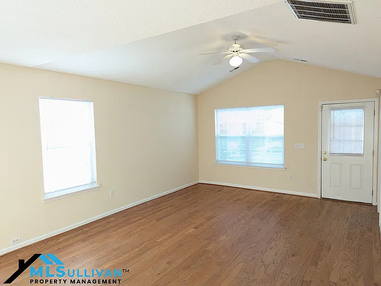 5015 Silhouette Dr — Photo 3