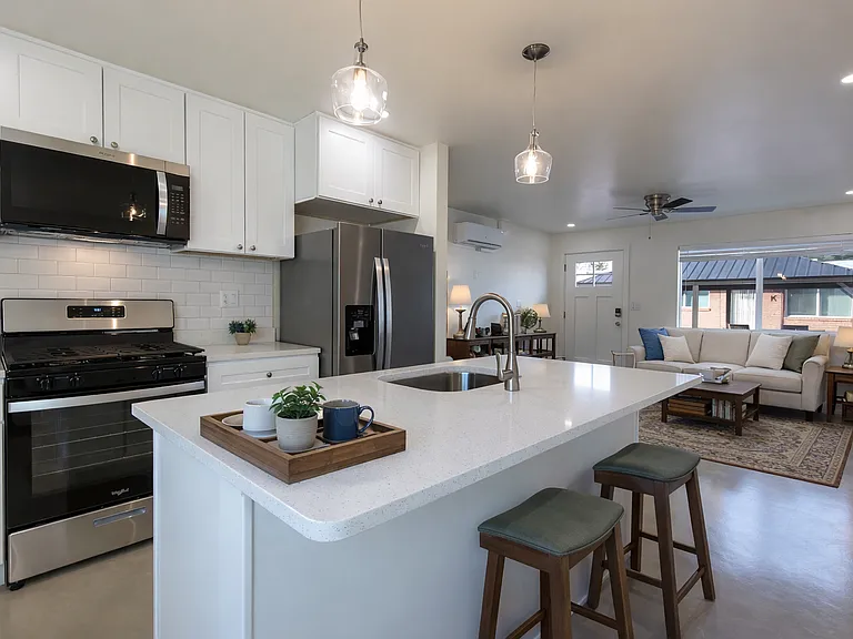 1423 N Venice Ave — Photo 8