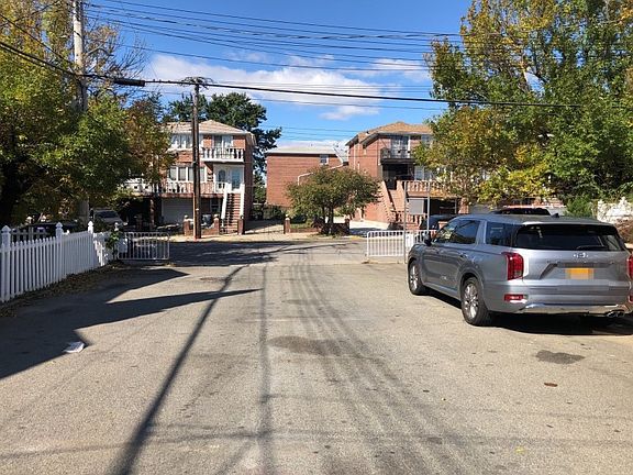 4th image of 6 Bergen Beach Pl