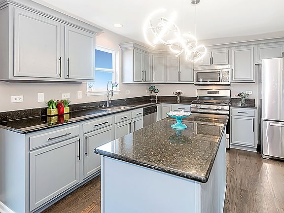 3rd image of 2284 Queensbridge Dr