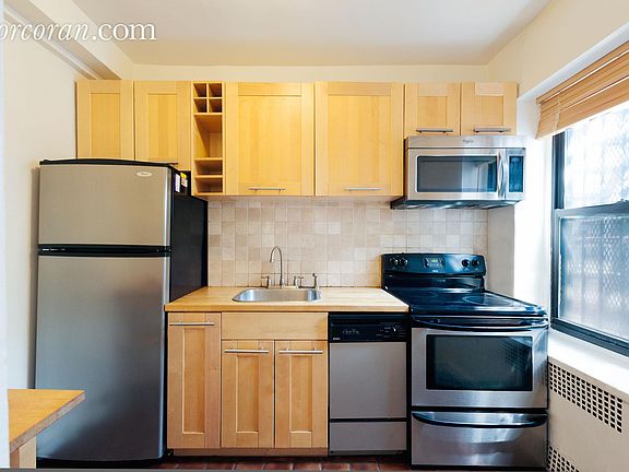 3rd image of 230 Park Pl APT 5D