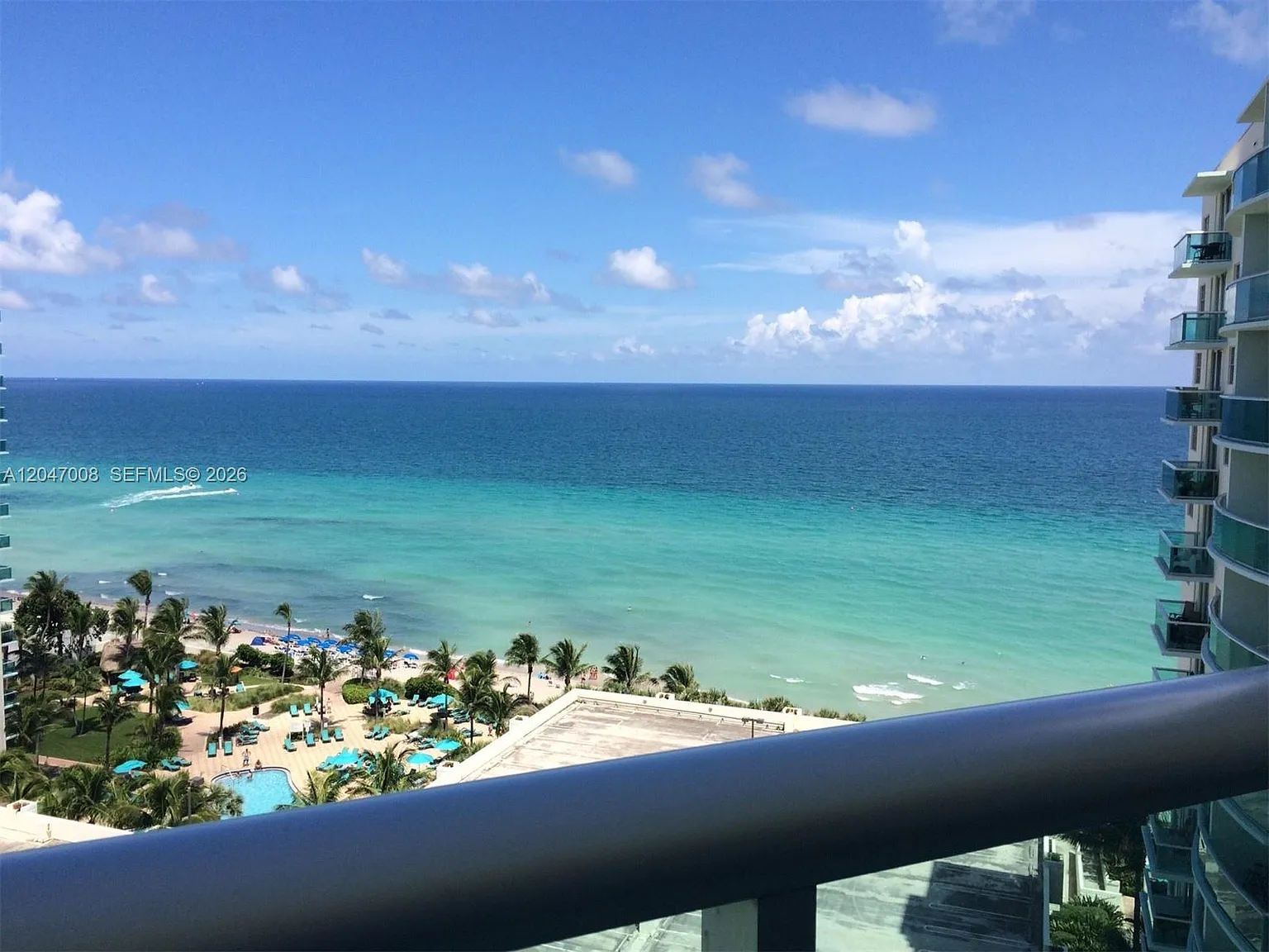 Tides On Hollywood Beach — Photo 3