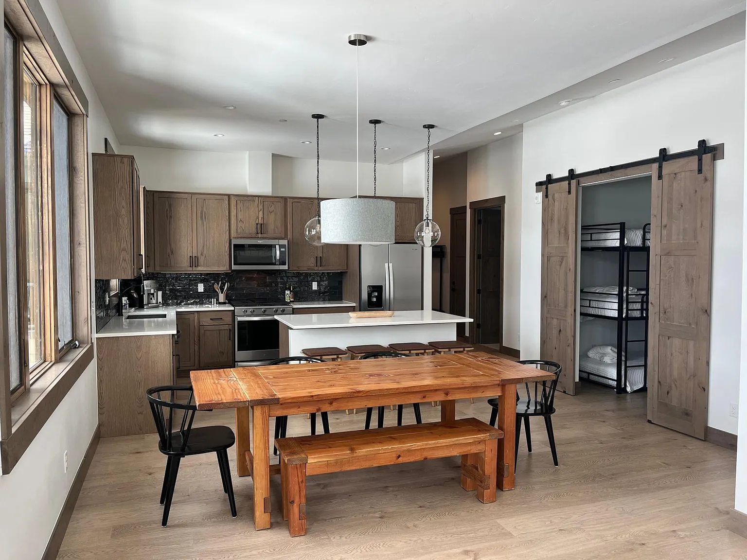 3 bed, 1311 sqft, $3,950 — Photo 2