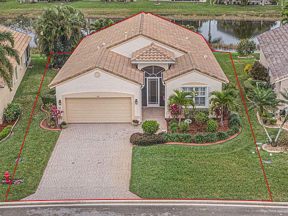 2nd image of 312 NW Shoreline Circle