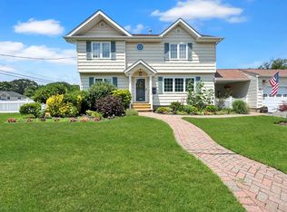 33 Leo Ln APT 2, Deer Park, NY 11729
