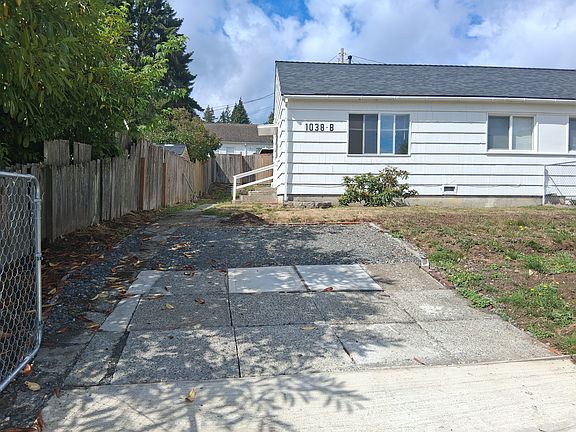 2nd image of 1038 Woodlawn Ave #B