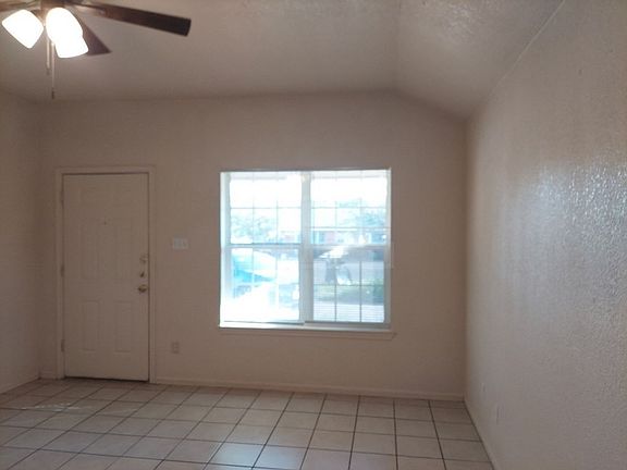 4th image of 509 W Avenue B