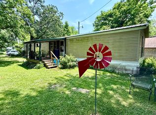 863 Sand Pine Rd, Xenia, IL 62899