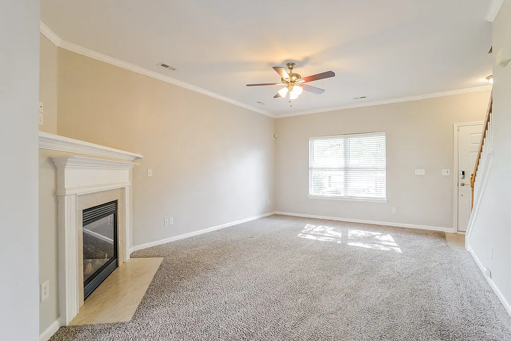 3 bed, 2.5 bath, 2064 sqft, $2,070 — Photo 4
