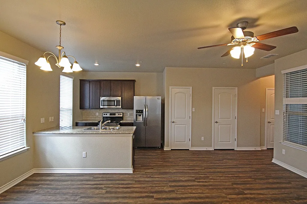 619 Westfield Boulevard - 619 — Photo 3