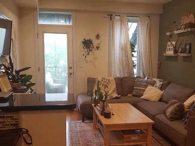525 Adams St #4L — Photo 2