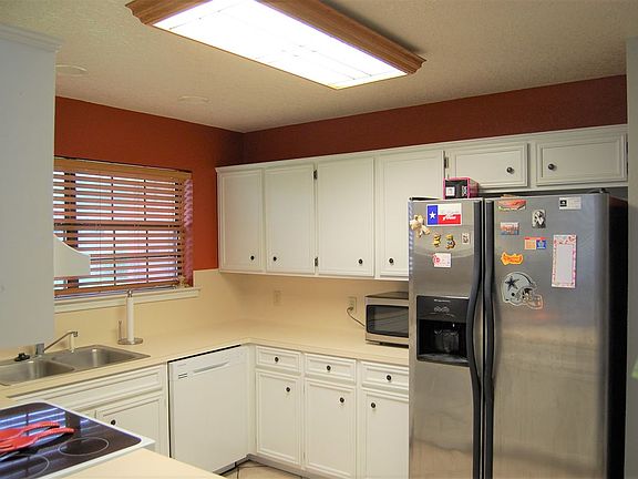 4th image of 711 Red Oak Dr