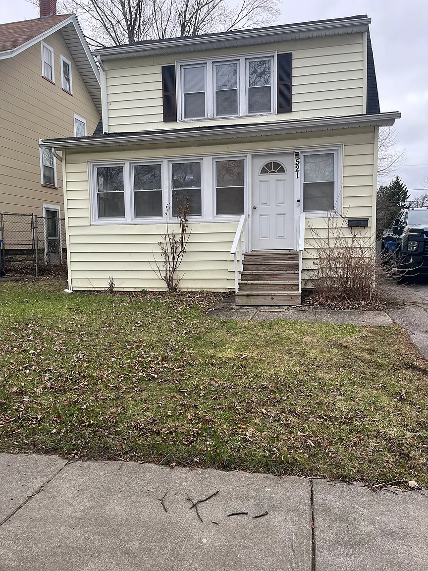 521 Westmount St photo 1