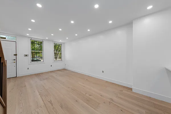 Rented by Friedman Mayer, LREB | media 10