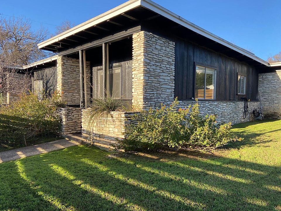 1st image of 2200 Bluebonnet Ln #2