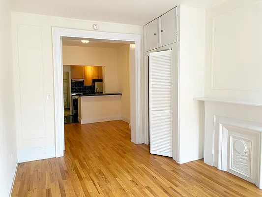 Rented by Waverly Realty Associates | media 10