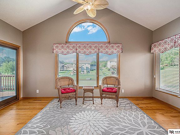5th image of 4905 Shoreline Cir