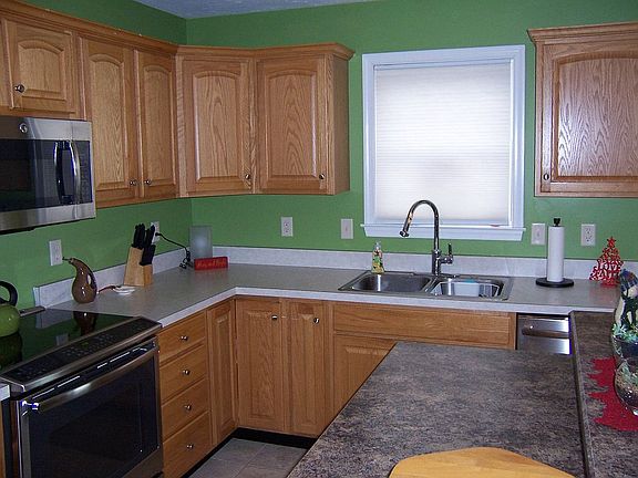 LIGHT FILLED KITCHEN