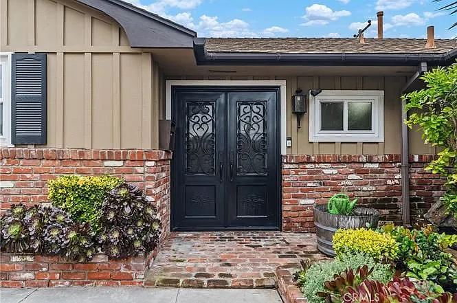 6136 E Rosebay St — Photo 2