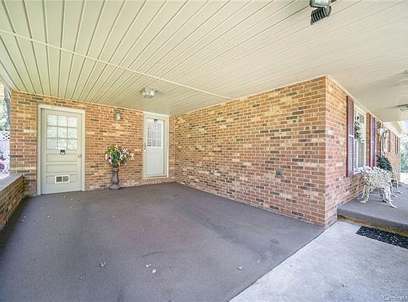 5th image of 3005 Poplar Cir