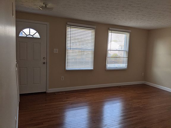 2nd image of 18005 Queen Elizabeth Dr