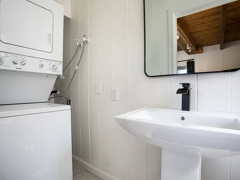 720 Buckingham Sq — Photo 37