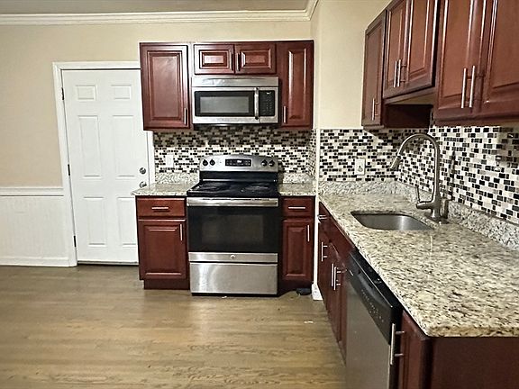 3rd image of 3106-3110 Washington St